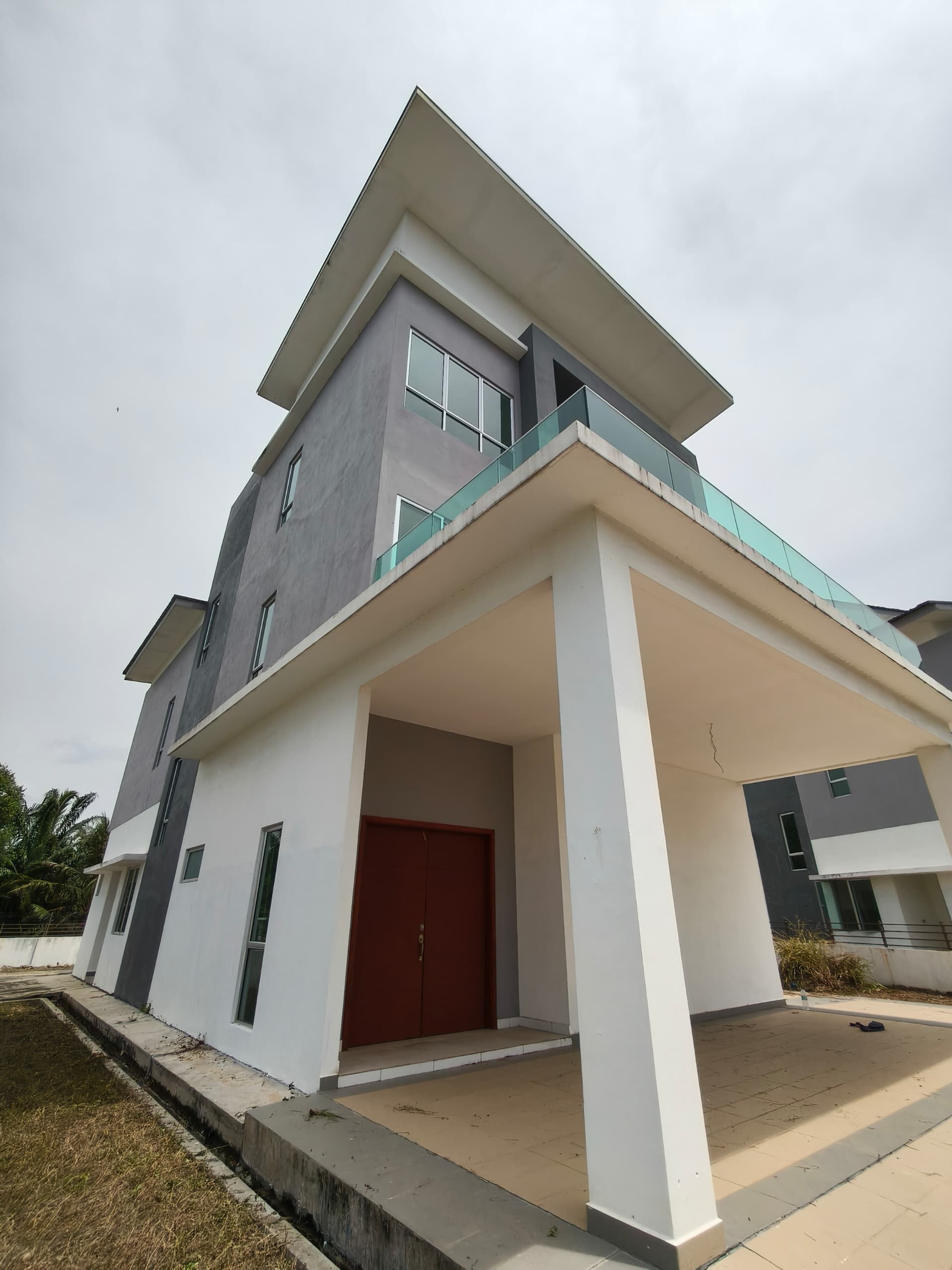 1000142715 Brand New 2.5 Storey Huge Bungalow Taman Lukut Lagenda,Lukut Port Dickson