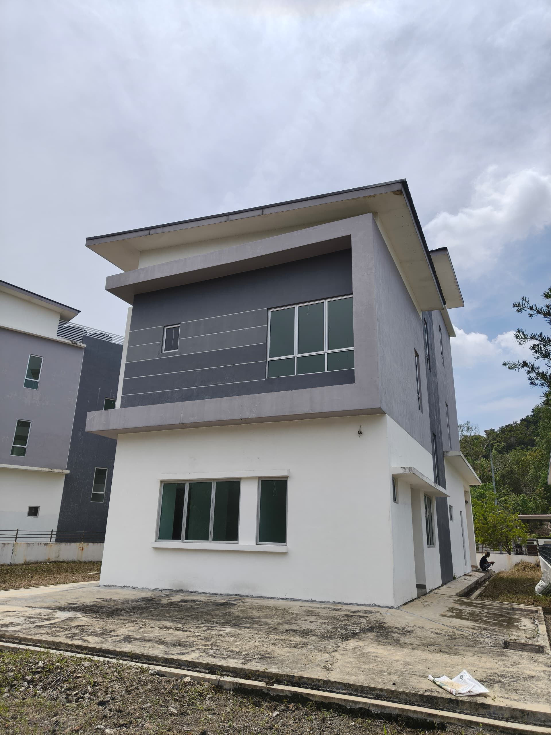 Brand New 2.5 Storey Huge Bungalow Taman Lukut Lagenda,Lukut Port Dickson