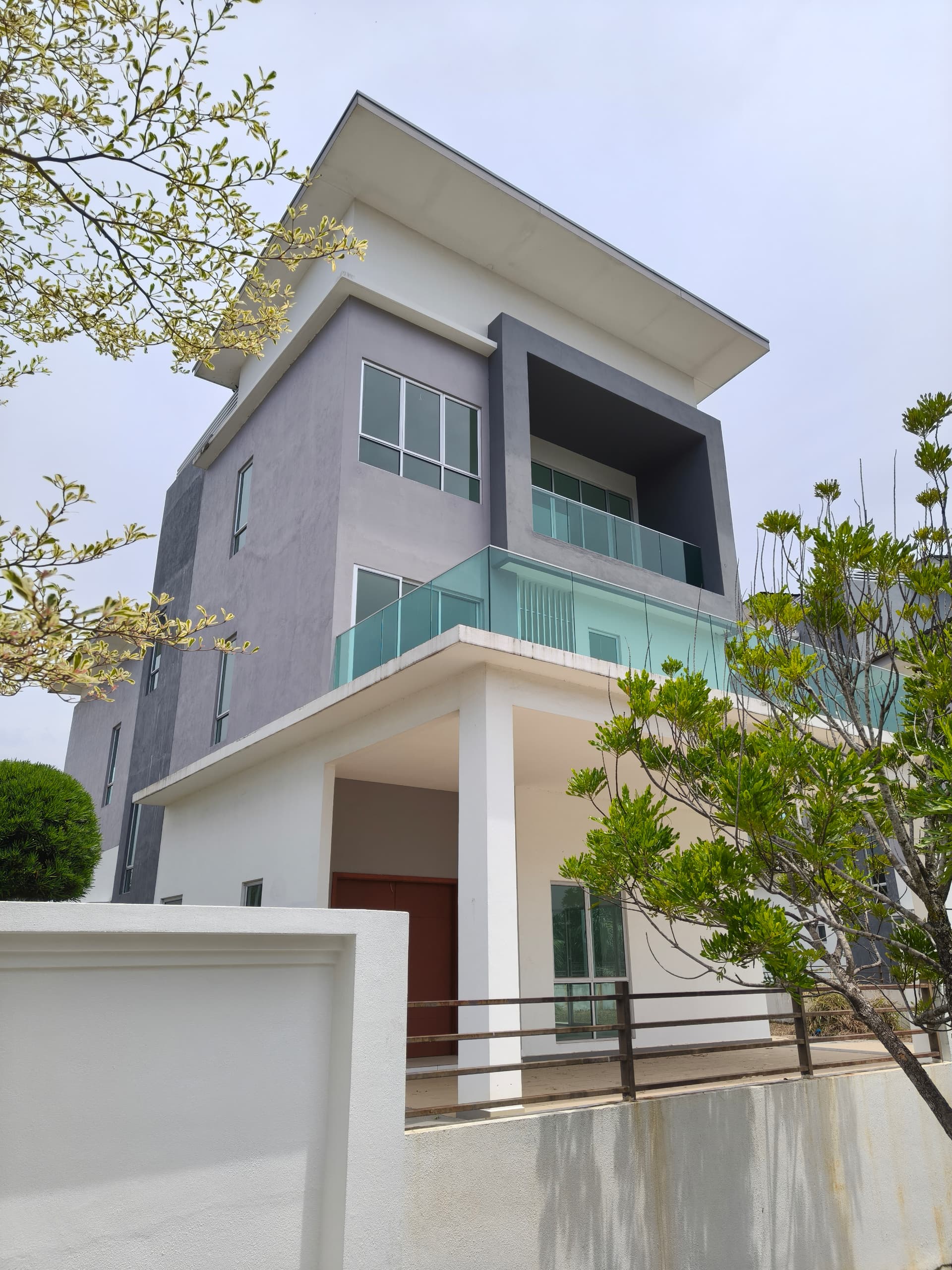 Brand New 2.5 Storey Huge Bungalow Taman Lukut Lagenda,Lukut Port Dickson