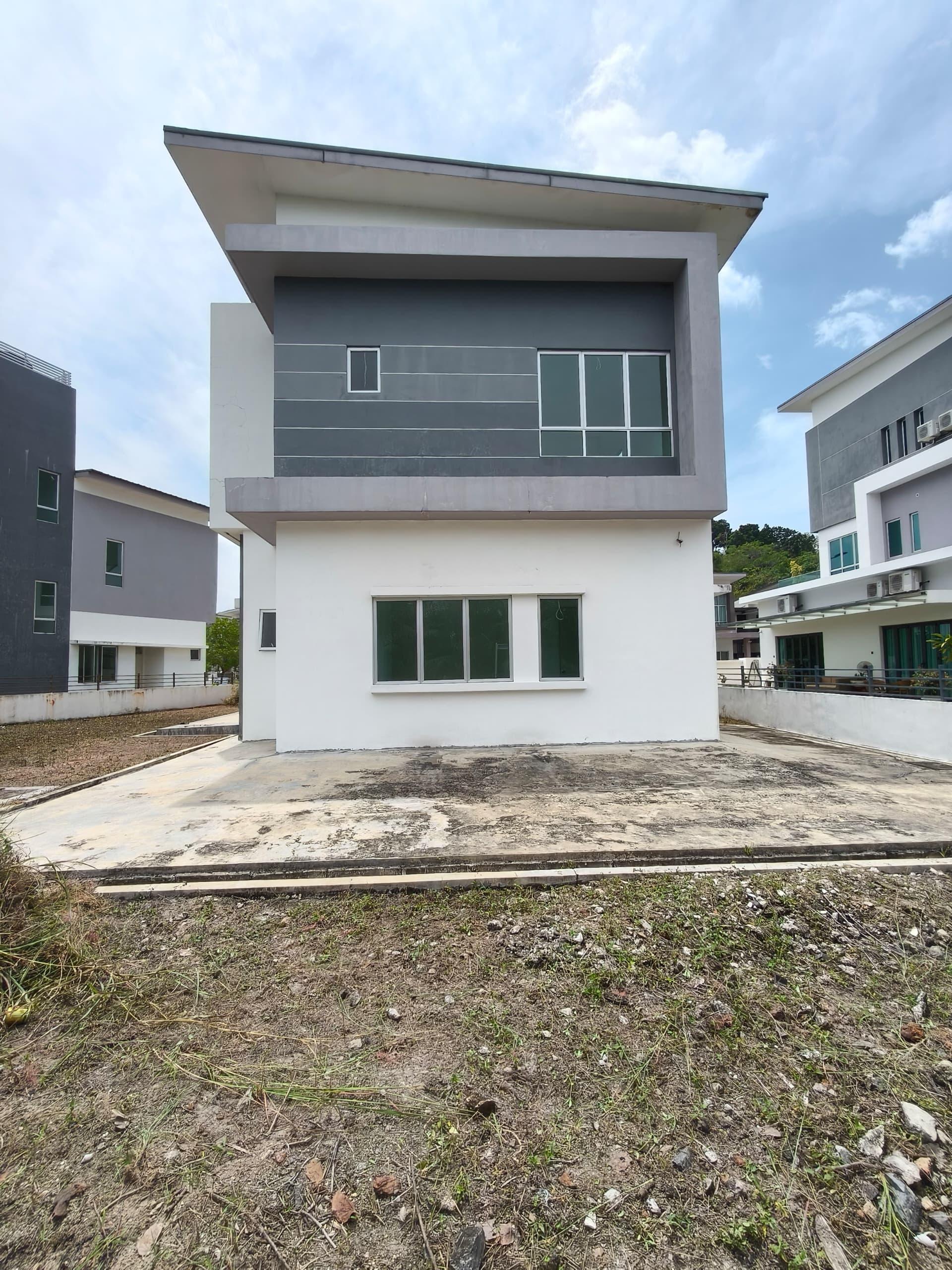 Brand New 2.5 Storey Huge Bungalow Taman Lukut Lagenda,Lukut Port Dickson