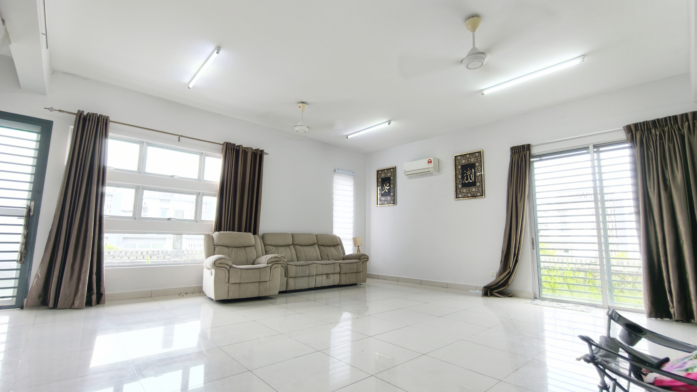 Rimba Residensi Rasah Kemayan 3 Storey terrace Villa Corner