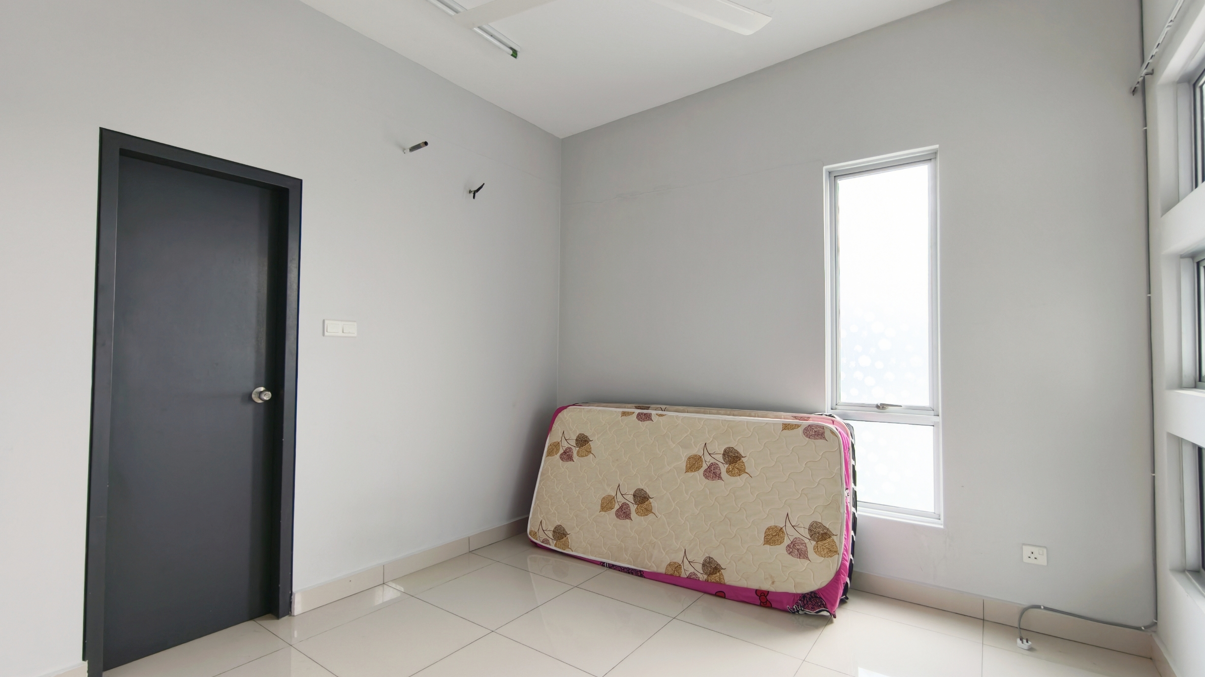 Rimba Residensi Rasah Kemayan 3 Storey terrace Villa Corner
