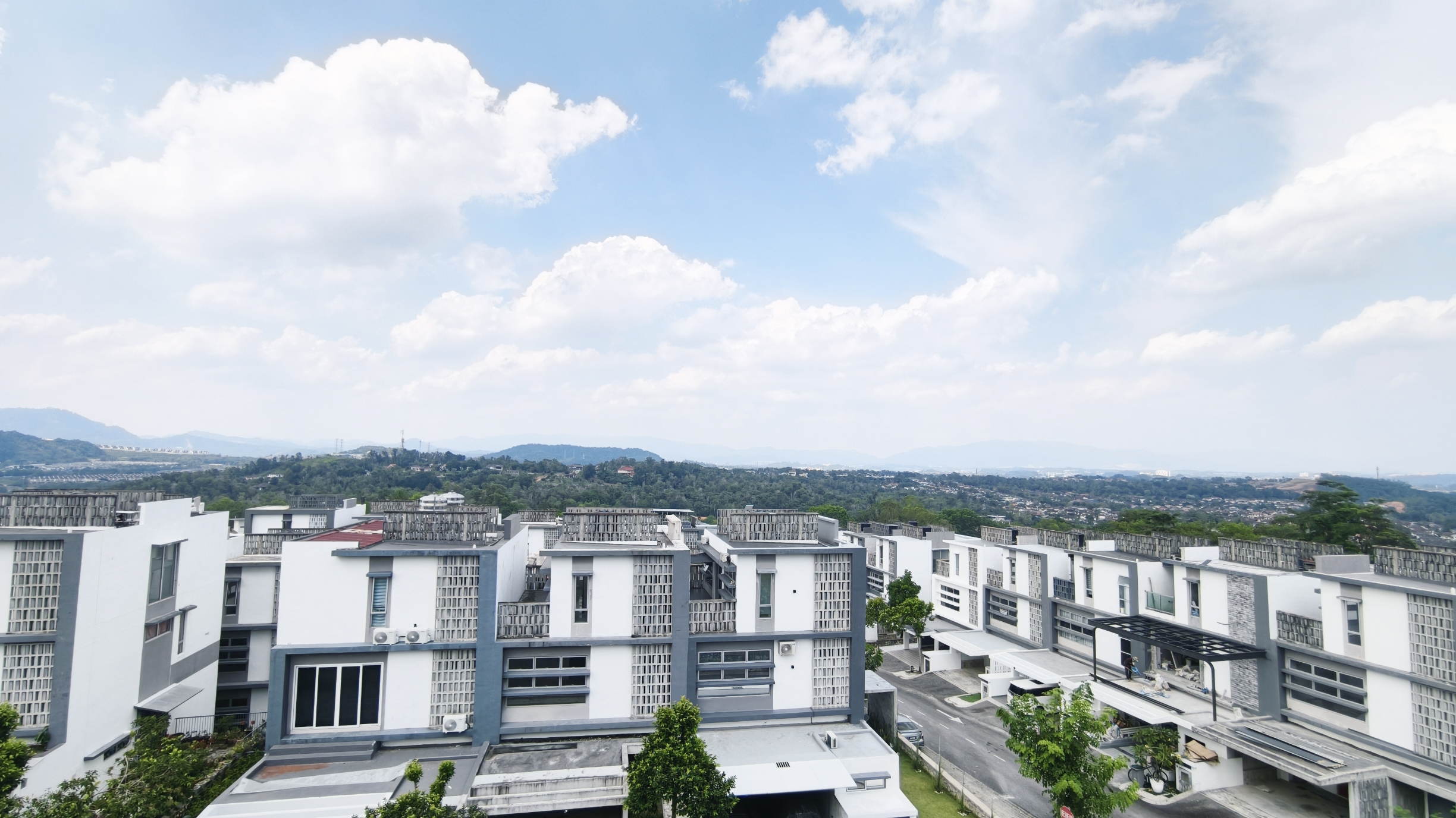 Rimba Residensi Rasah Kemayan 3 Storey terrace Villa Corner