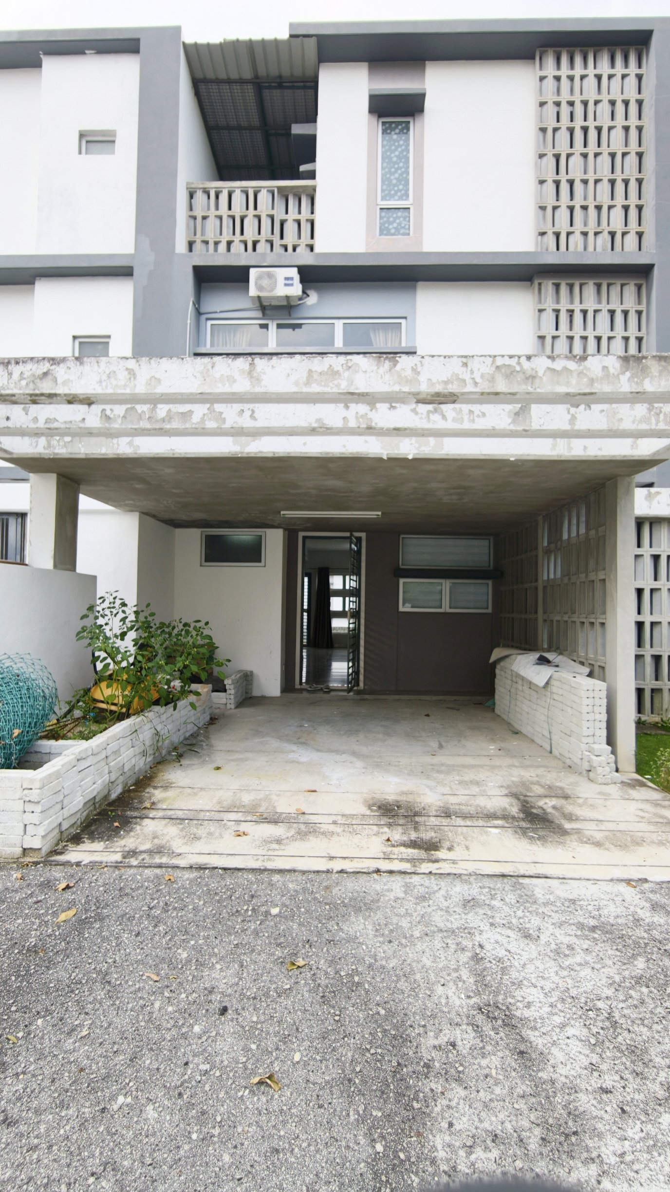 1000145425 Rimba Residensi Rasah Kemayan 3 Storey terrace Villa Corner