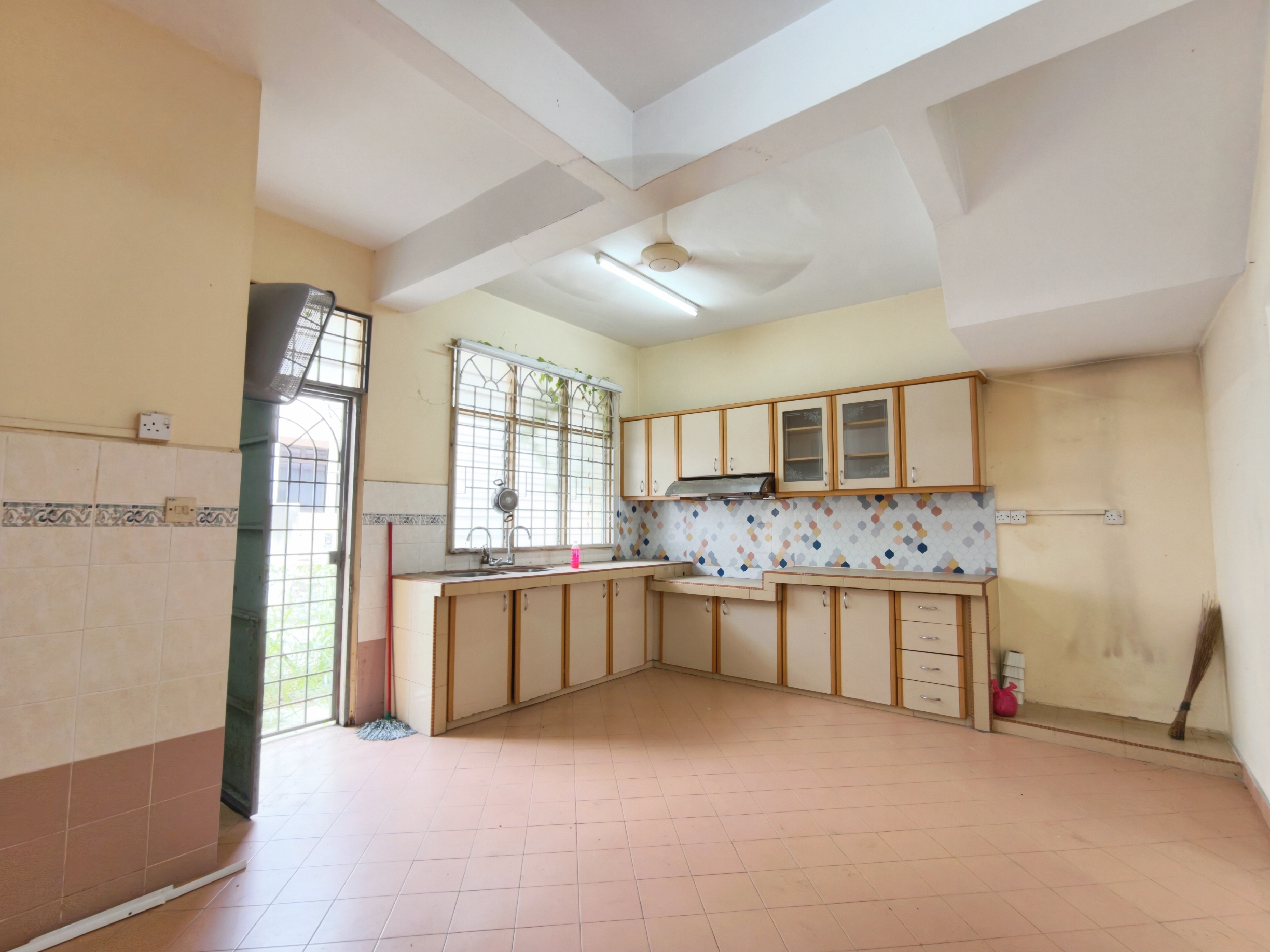 10 South Residences Bandar Springhill Lukut Double Storey Terrace House
