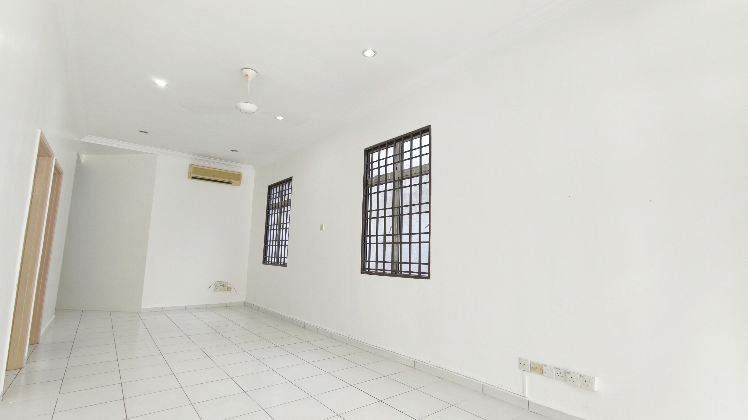 Newly Refurbished Single Storey End Lot Taman Jayamas Seremban NS