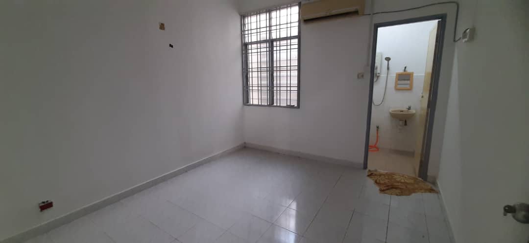 Single Storey Corner Lot House @ Garden Homes Seremban 2 for Rent