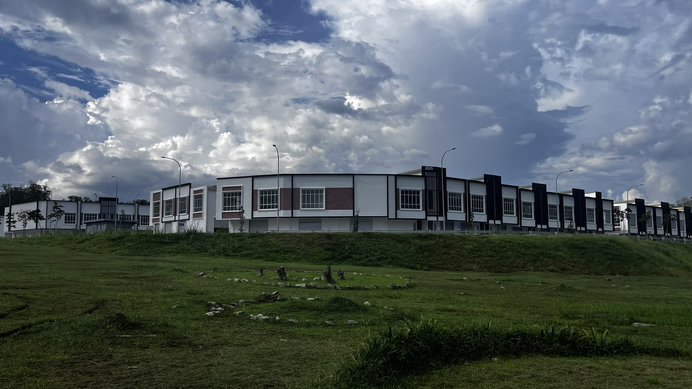 🚀 S2 PRIME SHOP FOR RENT | Huge Corner Lot Shop Facing Main Road