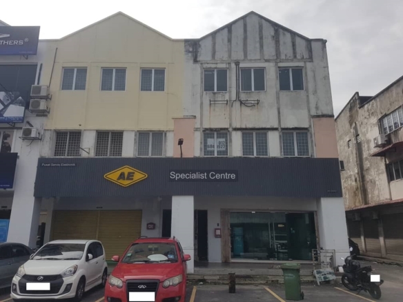 Pinggiran Putra 2nd Floor Shop Office for Sale in Seri Kembangan