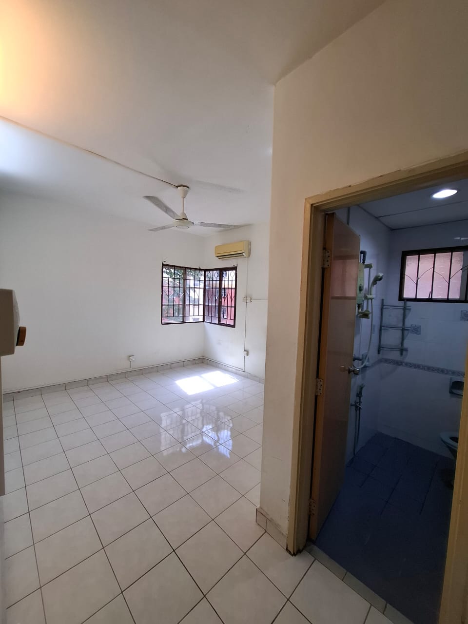 Below MV‼ Pangsapuri Kelana Impian End Lot for Sale in Petaling Jaya