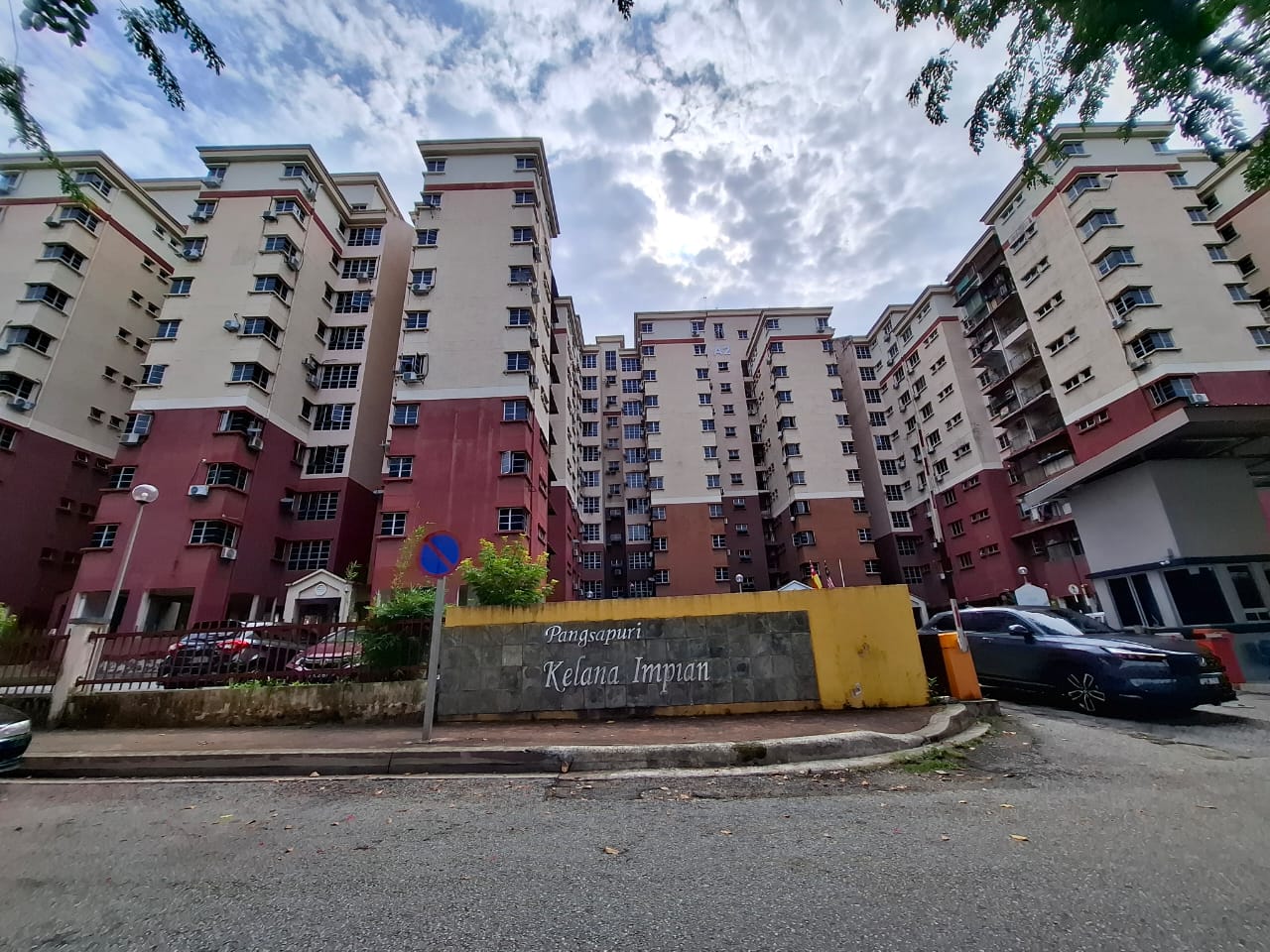WhatsApp Image 2026-03-10 at 07.45.12 (2) Below MV‼ Pangsapuri Kelana Impian End Lot for Sale in Petaling Jaya