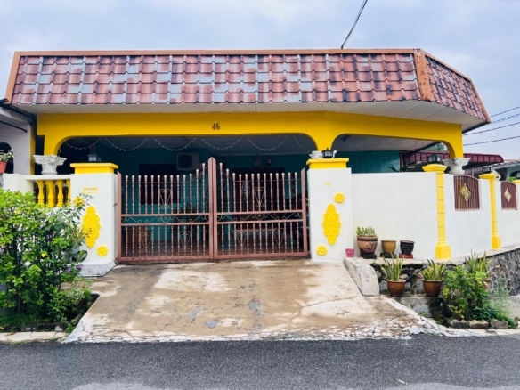 Sri Mawar 1-sty Terrace House Corner Lot Fully Renovated for Sale in Senawang