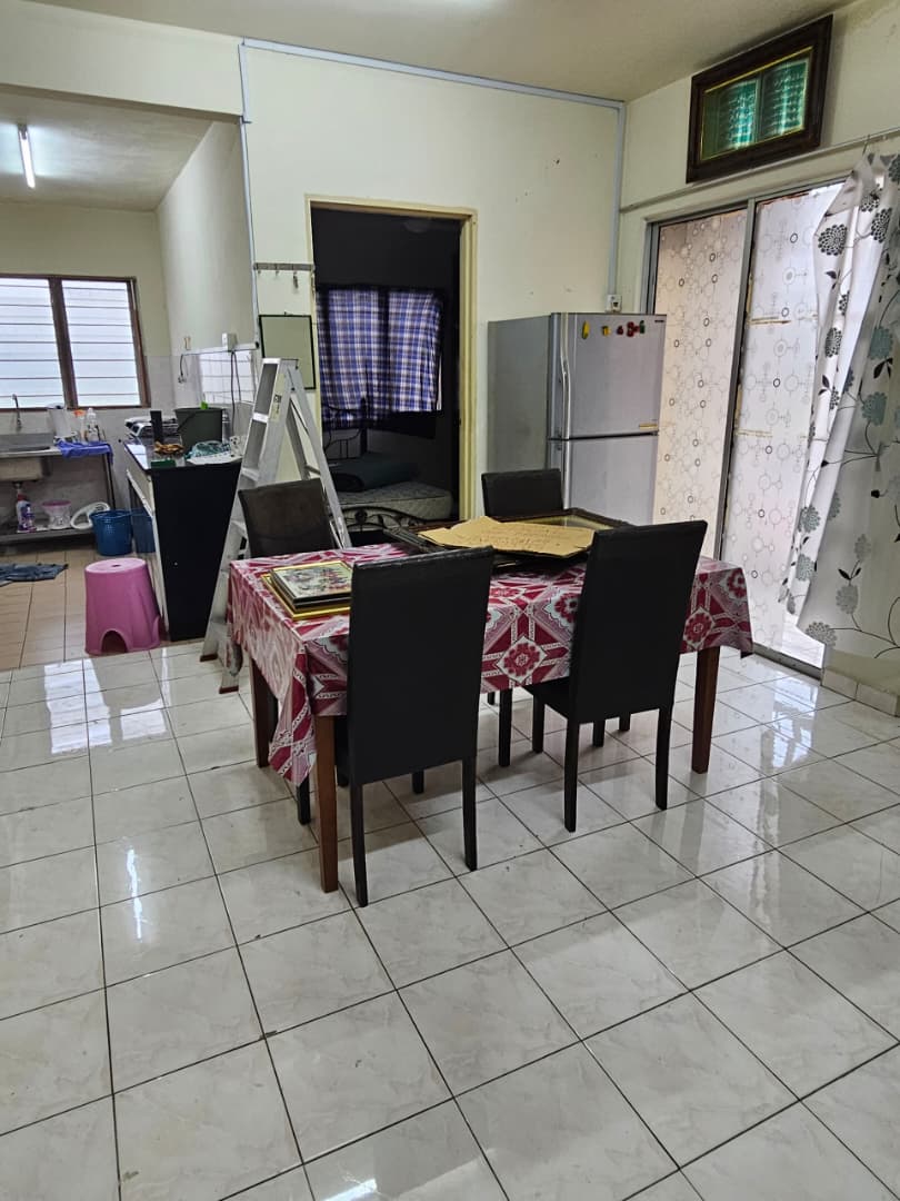 FOR SALE 1st Flooe Cempaka Flat Seremban 2