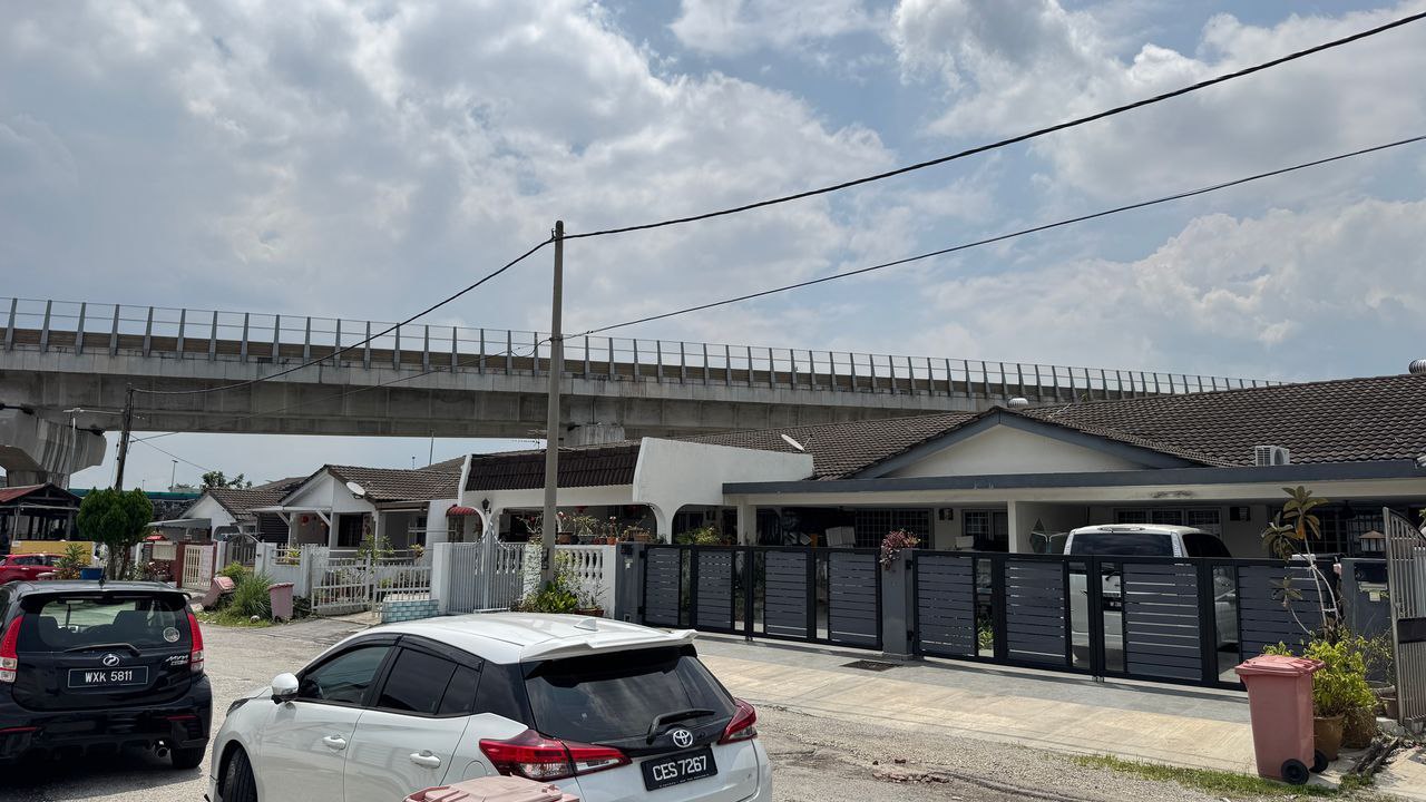 Kuala Lumpur Sri Damansara Single Storey Endlot Link House