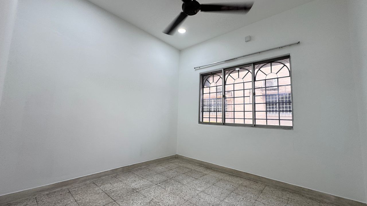 Kuala Lumpur Sri Damansara Single Storey Endlot Link House