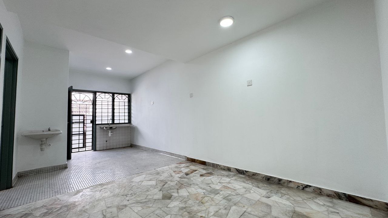 Kuala Lumpur Sri Damansara Single Storey Endlot Link House