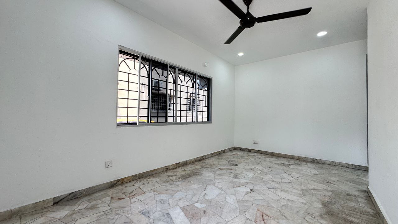 Kuala Lumpur Sri Damansara Single Storey Endlot Link House