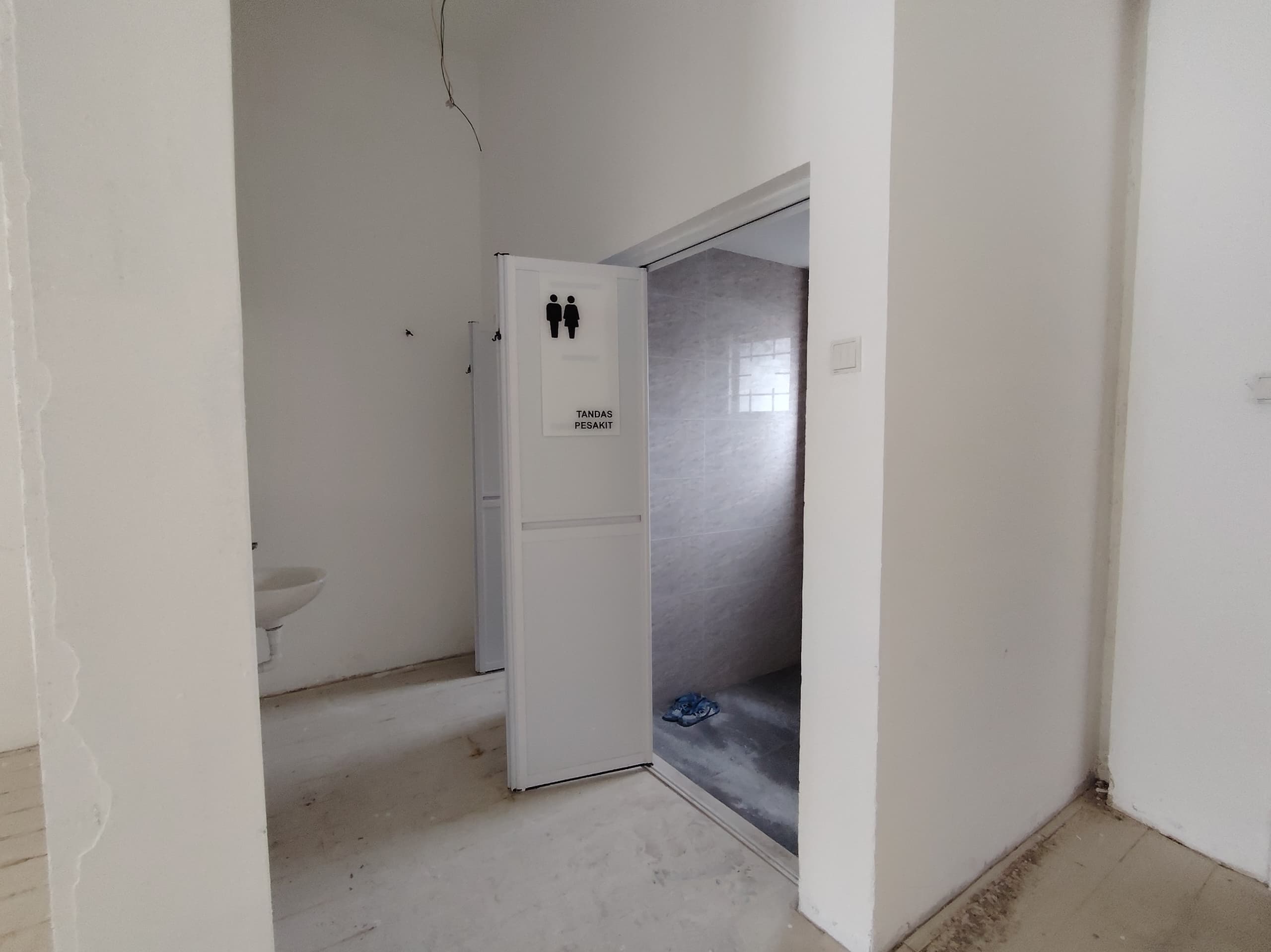 Seremban Town Centre Ground Floor With Mezzanine Floor For Rent