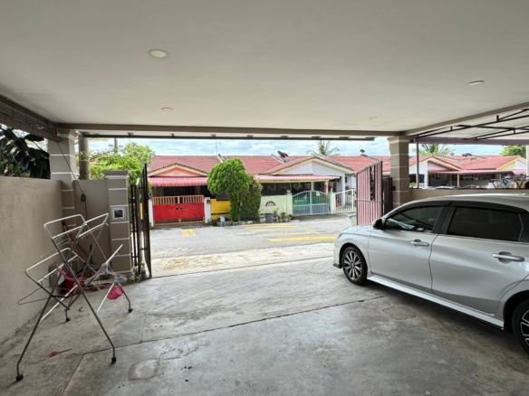 Seremban Taman Permai Impian Partially Furnished Single Storey Endlot Terrace House FOR RENT