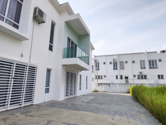 Corner Lot Selling Under Bank Value Ara Sendayan Double Storey Terrace House