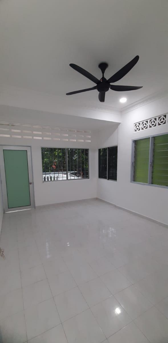 Spacious 7 Bedrooms 2-Storey Terrace House in Seremban Town for Sale