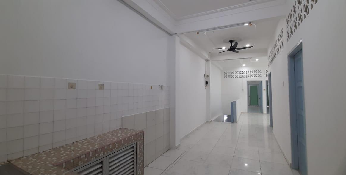 Spacious 7 Bedrooms 2-Storey Terrace House in Seremban Town for Sale