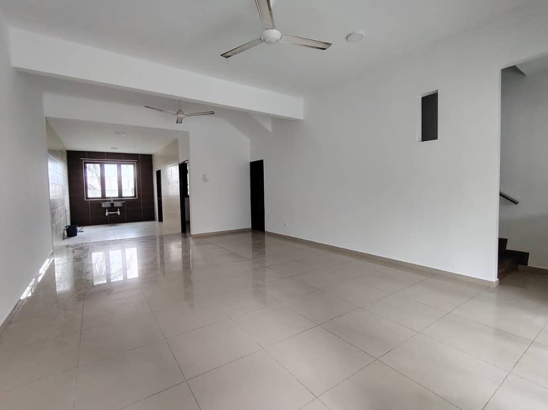 2 storey intermediate terrace house for sale – Nada Alam Mantin