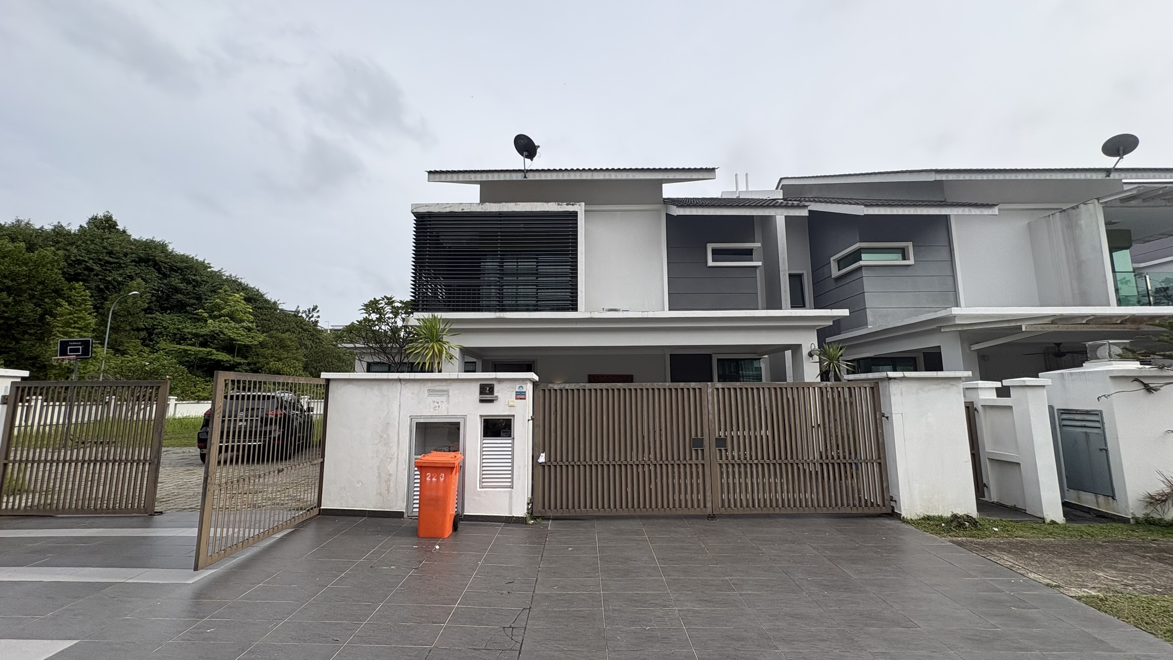 SEMI-D CORNER LOT + BONUS 40FT LAND • SAUJANA TROPIKA S2 HEIGHTS • BUMI LOT