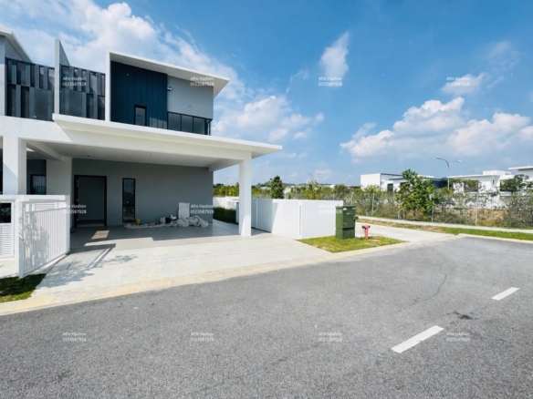 SEMI-D-LIKE-CORNER LOT