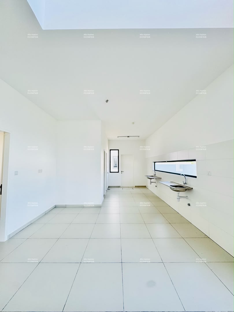 SEMI-D-LIKE-CORNER LOT