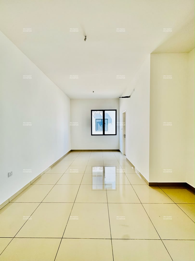 SEMI-D-LIKE-CORNER LOT