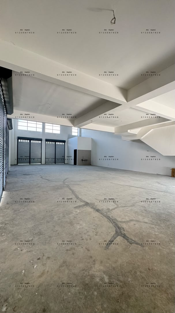 FOR RENT 1.5 END LOT SHOP FACTORY MAIN ROAD FACING SENDAYAN TECHVALLEY
