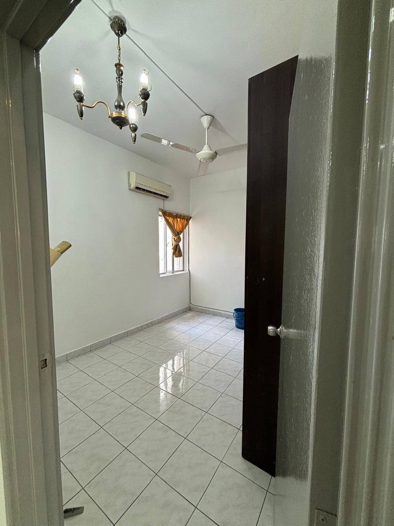 Senawang Taman Tasik Jaya@Spanish Villa Fully Furnish Apartment
