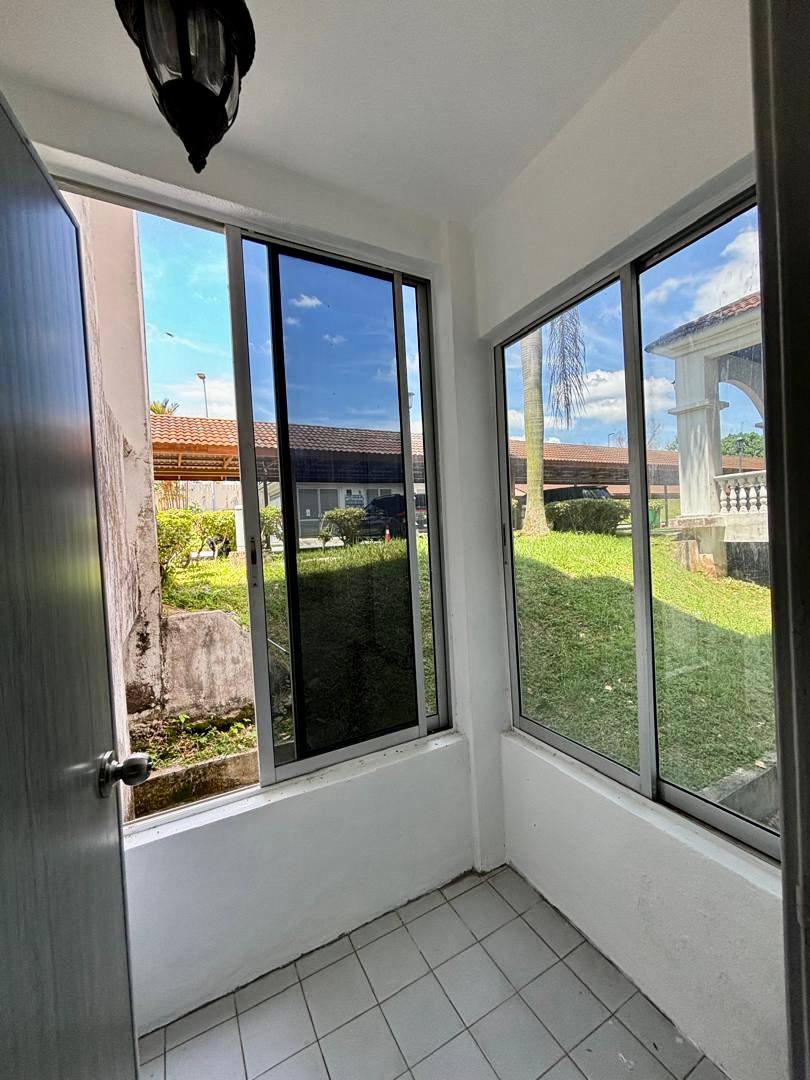 Senawang Taman Tasik Jaya@Spanish Villa Fully Furnish Apartment