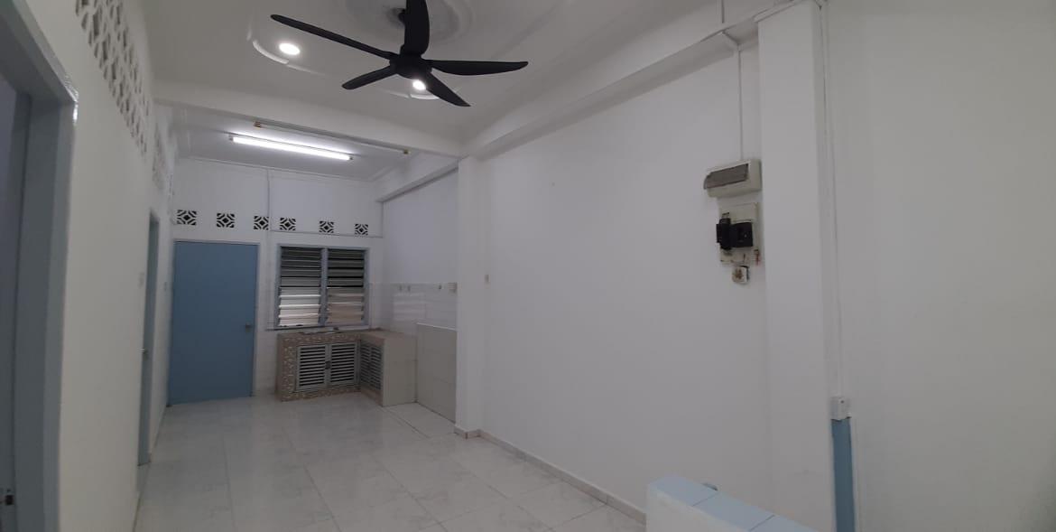 Spacious 7 Bedrooms 2-Storey Terrace House in Seremban Town for Sale
