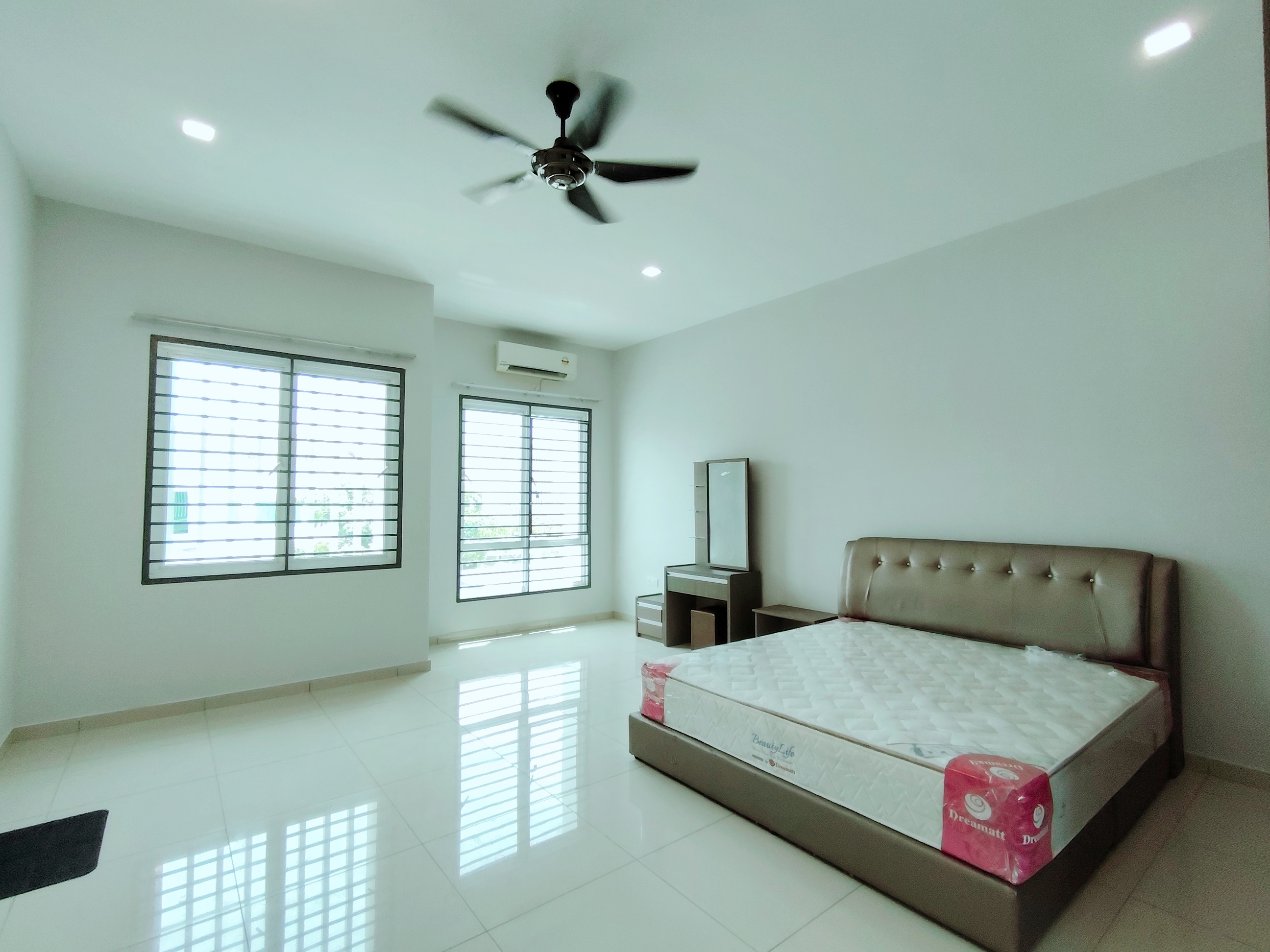 Partially Furnished Double Storey Link House Bandar Sri Sendayan@Balista