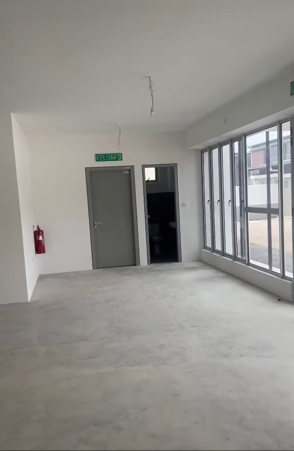 Modern Brand New Semi-D Factory @ Serenia Industrial Park, Serenia City for Rent